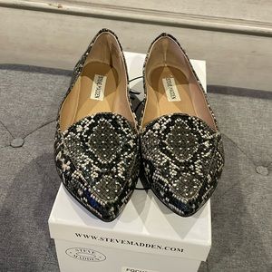 Brand new Steve Madden snakeskin flat shoes
